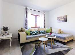 Charming Zadar Apartment Near Old Town With Convenient Access to Beach