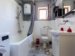 Charming Zadar Apartment Near Old Town With Convenient Access to Beach