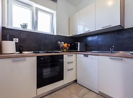 Charming Zadar Apartment Near Old Town With Convenient Access to Beach