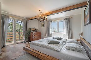 Stuk House