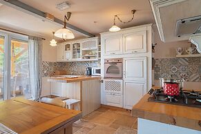 Stuk House