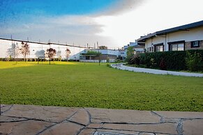 AVIAN COURT HOTEL