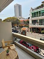 Charm Hostel at Pratumnak