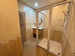 Charm Hostel at Pratumnak