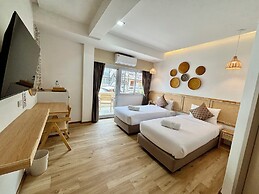 Charm Hostel at Pratumnak