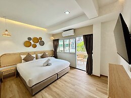 Charm Hostel at Pratumnak