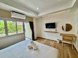 Charm Hostel at Pratumnak