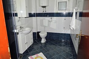 Cozy Seaside Apartment in Vinisce