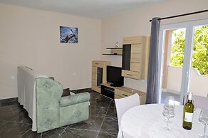 Cozy Seaside Apartment in Vinisce