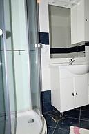 Cozy Seaside Apartment in Vinisce