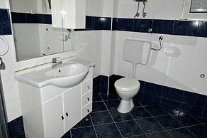 Cozy Seaside Apartment in Vinisce