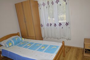 Cozy Seaside Apartment in Vinisce