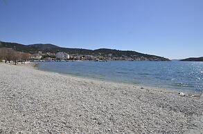 Cozy Seaside Apartment in Vinisce