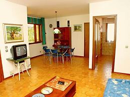 3 Room Flat With Wi-fi and Private Patio in a Green Area of Lignano Sa