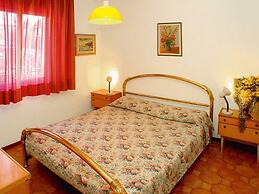3 Room Flat With Wi-fi and Private Patio in a Green Area of Lignano Sa