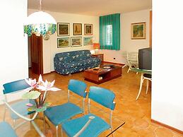 3 Room Flat With Wi-fi and Private Patio in a Green Area of Lignano Sa