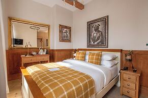 The Old Farmhouse Pub & Rooms