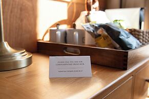 The Old Farmhouse Pub & Rooms