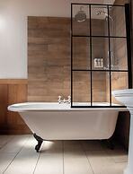 The Old Farmhouse Pub & Rooms