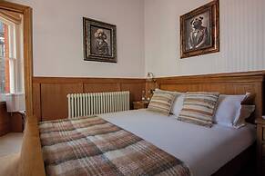 The Old Farmhouse Pub & Rooms