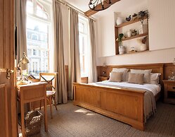 The Old Farmhouse Pub & Rooms