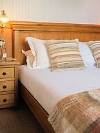 The Old Farmhouse Pub & Rooms