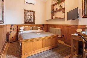 The Old Farmhouse Pub & Rooms