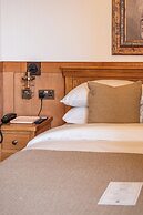 The Old Farmhouse Pub & Rooms
