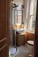 The Old Farmhouse Pub & Rooms