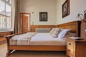 The Old Farmhouse Pub & Rooms