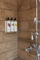 The Old Farmhouse Pub & Rooms