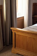 The Old Farmhouse Pub & Rooms