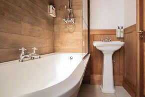 The Old Farmhouse Pub & Rooms