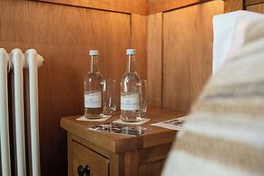 The Old Farmhouse Pub & Rooms