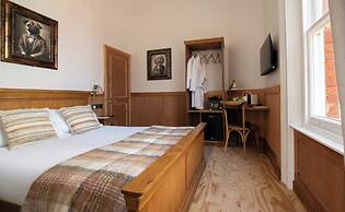 The Old Farmhouse Pub & Rooms