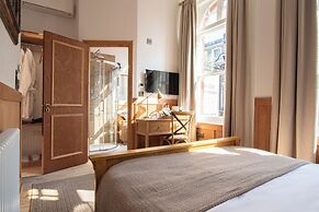 The Old Farmhouse Pub & Rooms