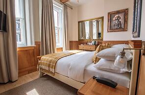 The Old Farmhouse Pub & Rooms