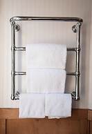 The Old Farmhouse Pub & Rooms