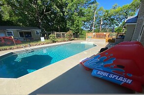 Beautiful Room Just Waiting for You Pool IS Closed