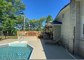 Beautiful Room Just Waiting for You Pool IS Closed