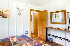 Cottonwood Chalet in Packwood