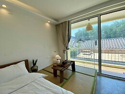 Beijing Hills & Hutong City Retreat