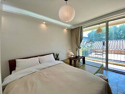 Beijing Hills & Hutong City Retreat
