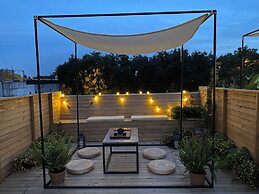 Beijing Hills & Hutong City Retreat