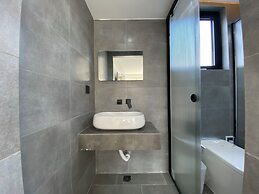 Beijing Hills & Hutong City Retreat