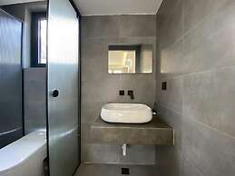 Beijing Hills & Hutong City Retreat