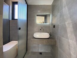 Beijing Hills & Hutong City Retreat