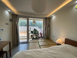 Beijing Hills & Hutong City Retreat
