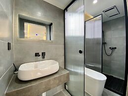 Beijing Hills & Hutong City Retreat