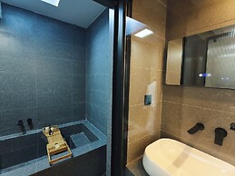 Beijing Hills & Hutong City Retreat